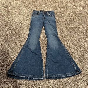 Wrangler High Rise Flares. Size:25/34